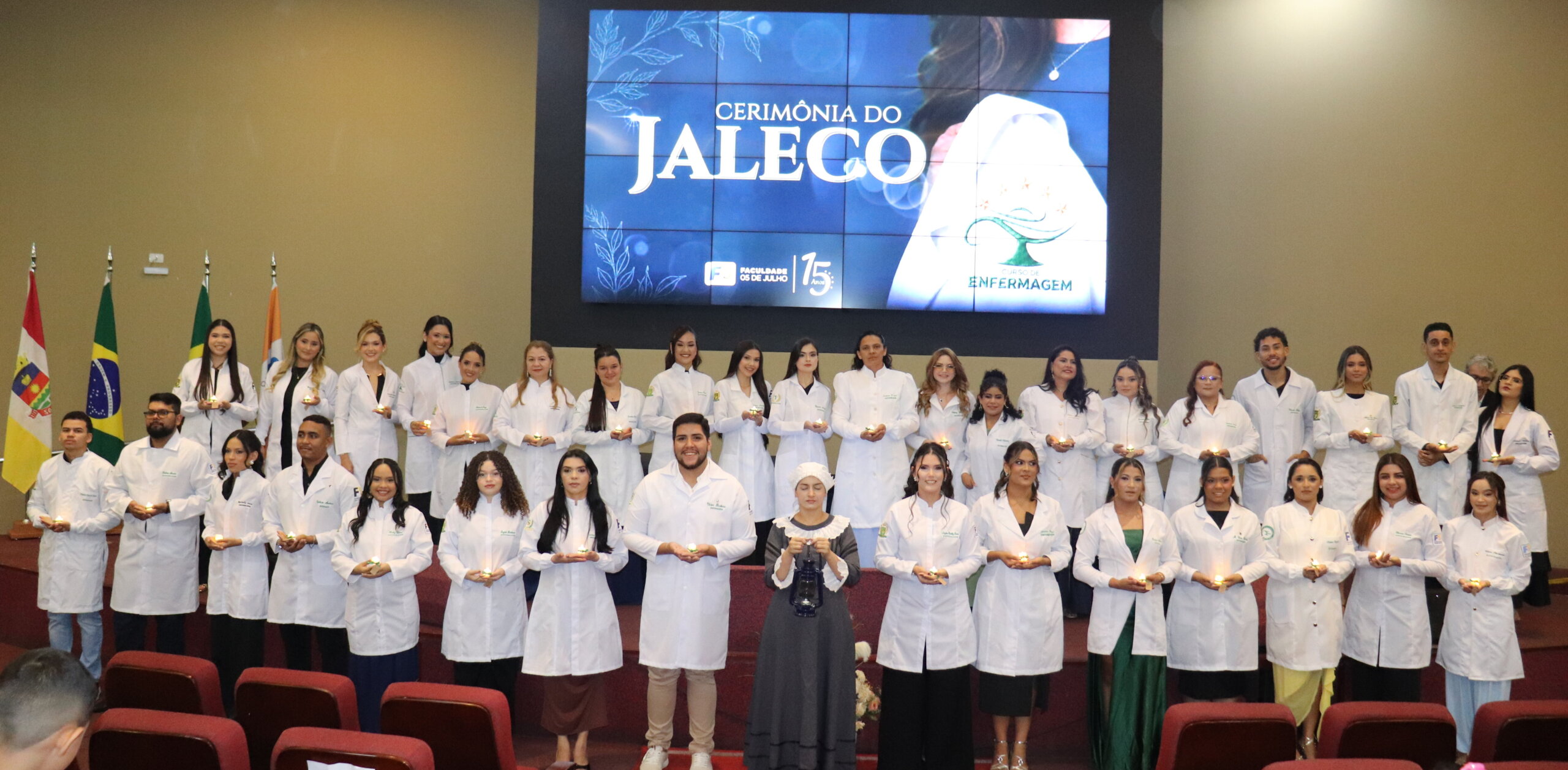 Cerimônia do Jaleco marca início de uma nova etapa para acadêmicos de Enfermagem da F5
