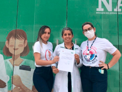 Docente e estudante da Enfermagem participam de entrega de certificado no NAPI